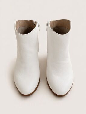 Comfortview Carlotta White Ankle Booties Sz 8.5W NEW NWOT Low Heel Zip Boots